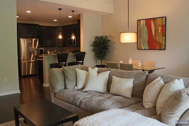 1204 Brook Hollow Dr - Photo 3 of 23