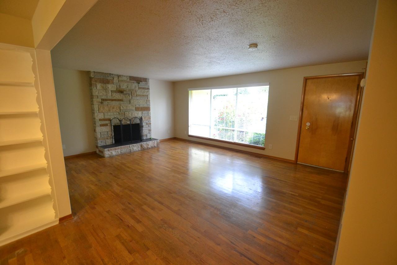2535 24th St SE - Photo 2 of 11