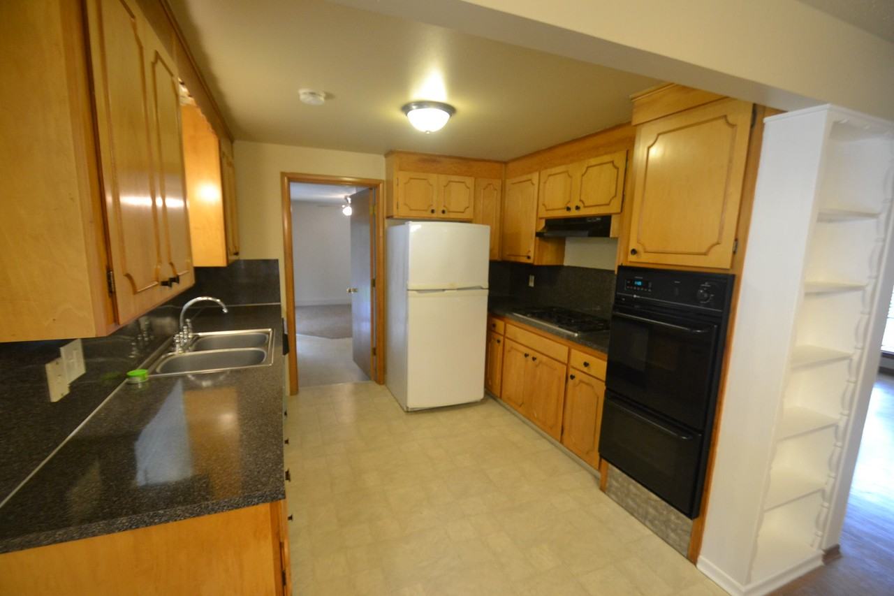 2535 24th St SE - Photo 3 of 11