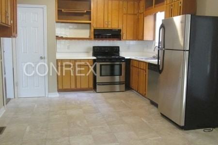 2120 Tall Oak Cir - Photo 2 of 6