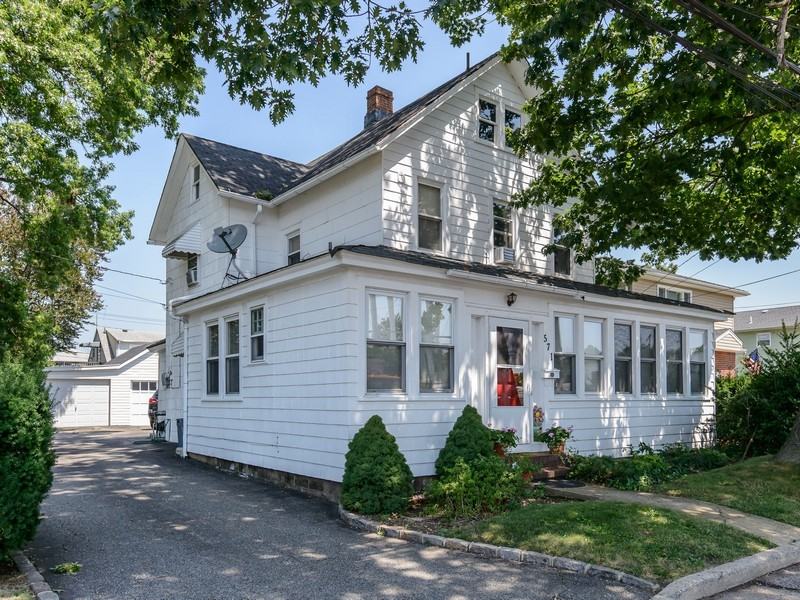 571 Mineola Ave - Photo 2 of 12