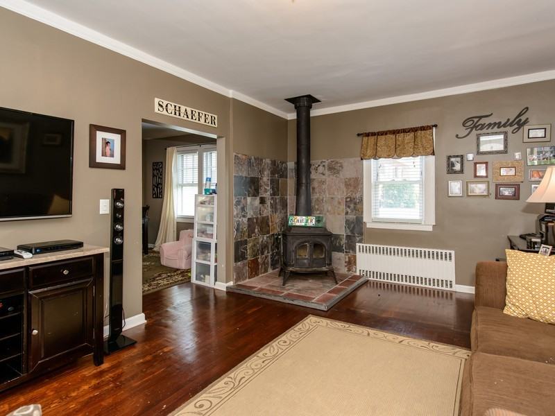 571 Mineola Ave - Photo 3 of 12