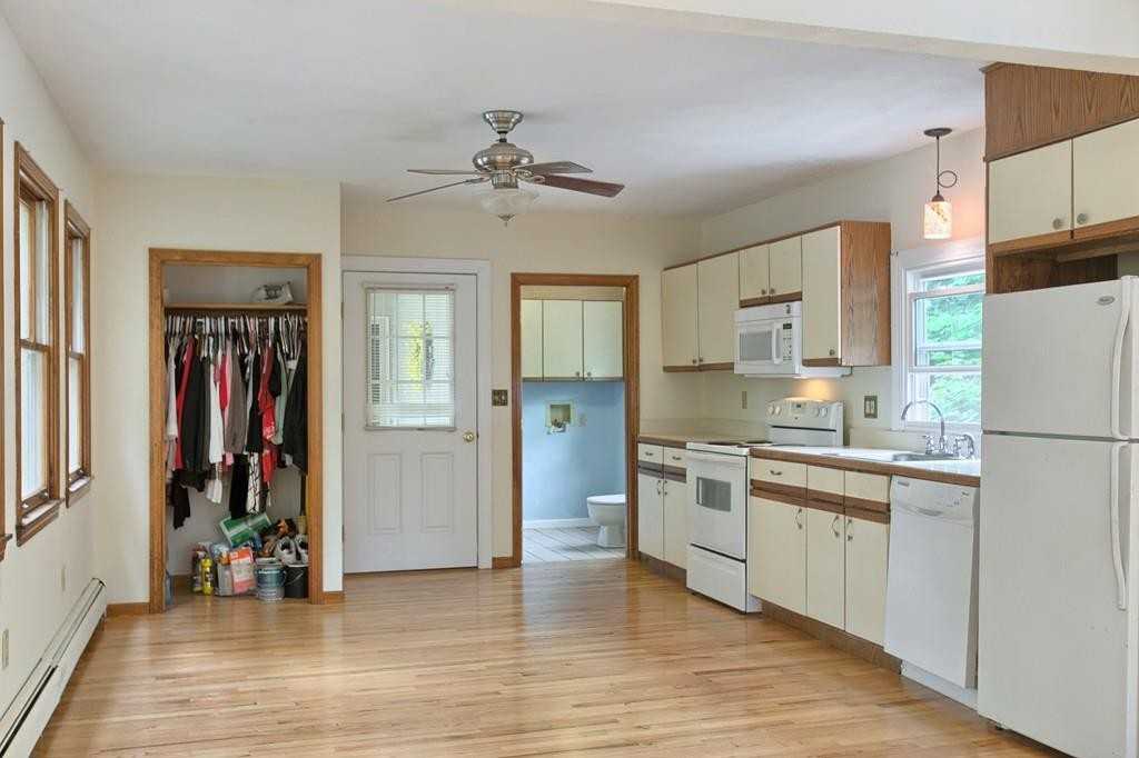 27 Andover Rd #2 - Photo 3 of 12