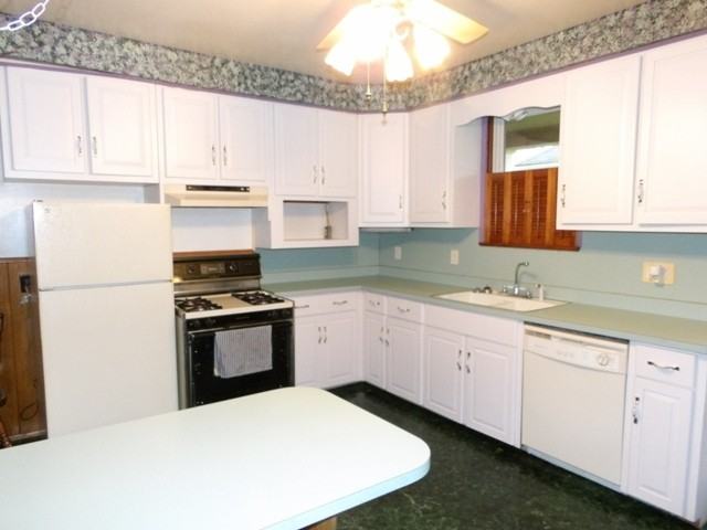 854 Ferndale Ave - Photo 3 of 21