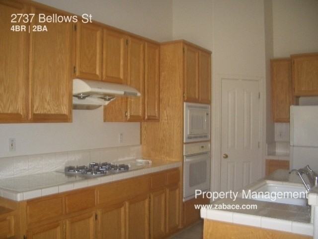 2737 Bellows St - Photo 2 of 15