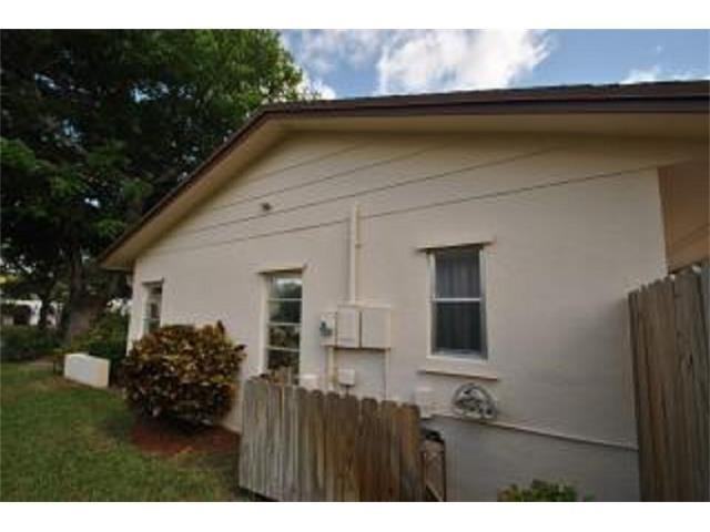 1100 SW 70th Terrace - Photo 2 of 5