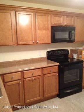 1221 NW 31st Ave - Photo 3 of 4