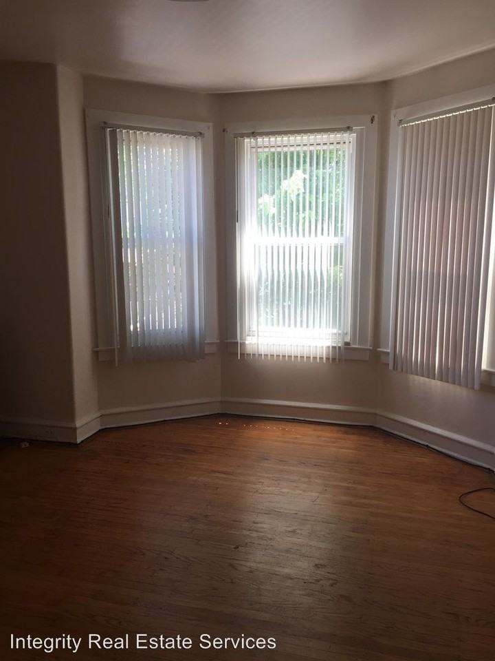 5430 N Fairhill St - Photo 3 of 8