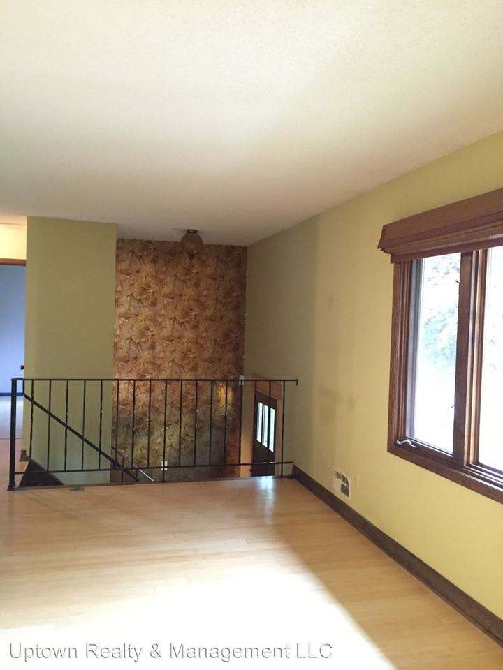 326 University Ave NE - Photo 2 of 22