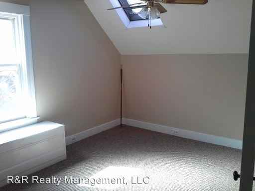 211 Main St - Photo 3 of 8