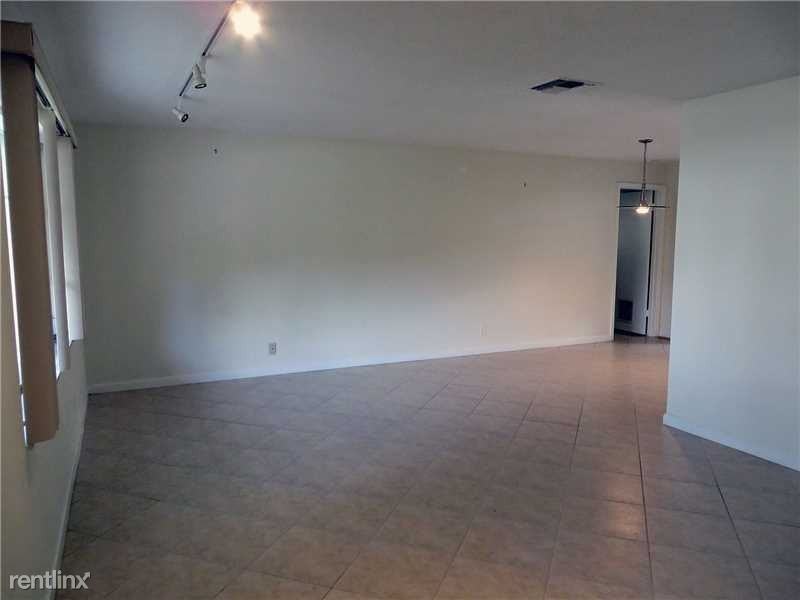 1701 NW 85th Ave - Photo 3 of 4