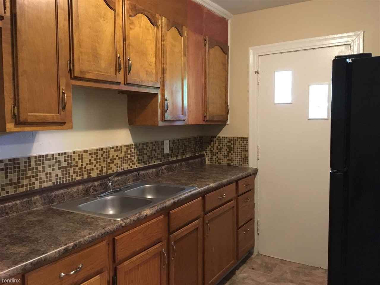 324 Sylvania Ave #3 - Photo 3 of 4