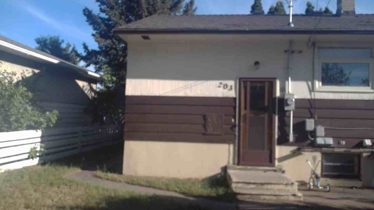 203 27 St S - Photo 2 of 20