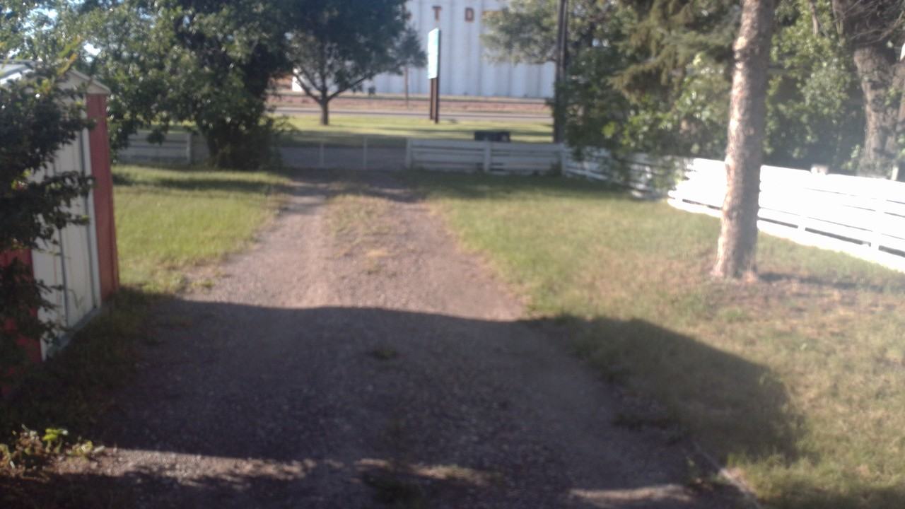 203 27 St S - Photo 3 of 20