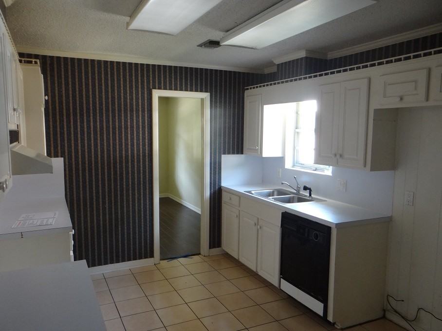 9345 Mapes St - Photo 3 of 12