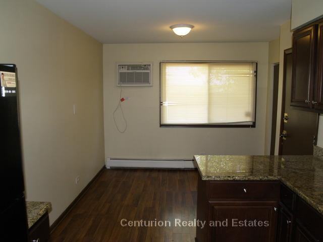 22450 Terrace Ave 2W - Photo 3 of 11