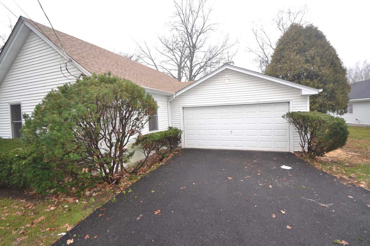 1102 Lincoln Ave - Photo 2 of 7