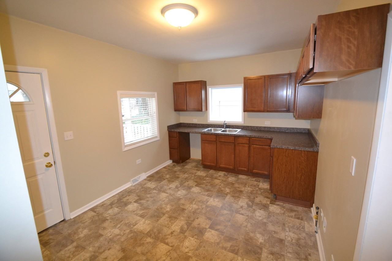 1102 Lincoln Ave - Photo 3 of 7