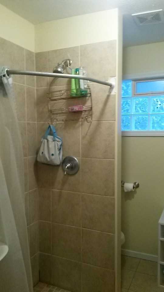 629 Southeast Oak Street - Photo 2 of 10