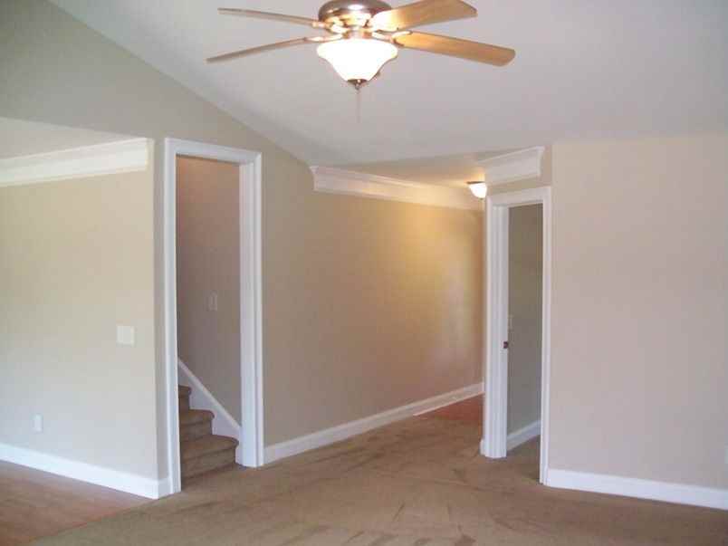 200 Lakeview Dr - Photo 3 of 22