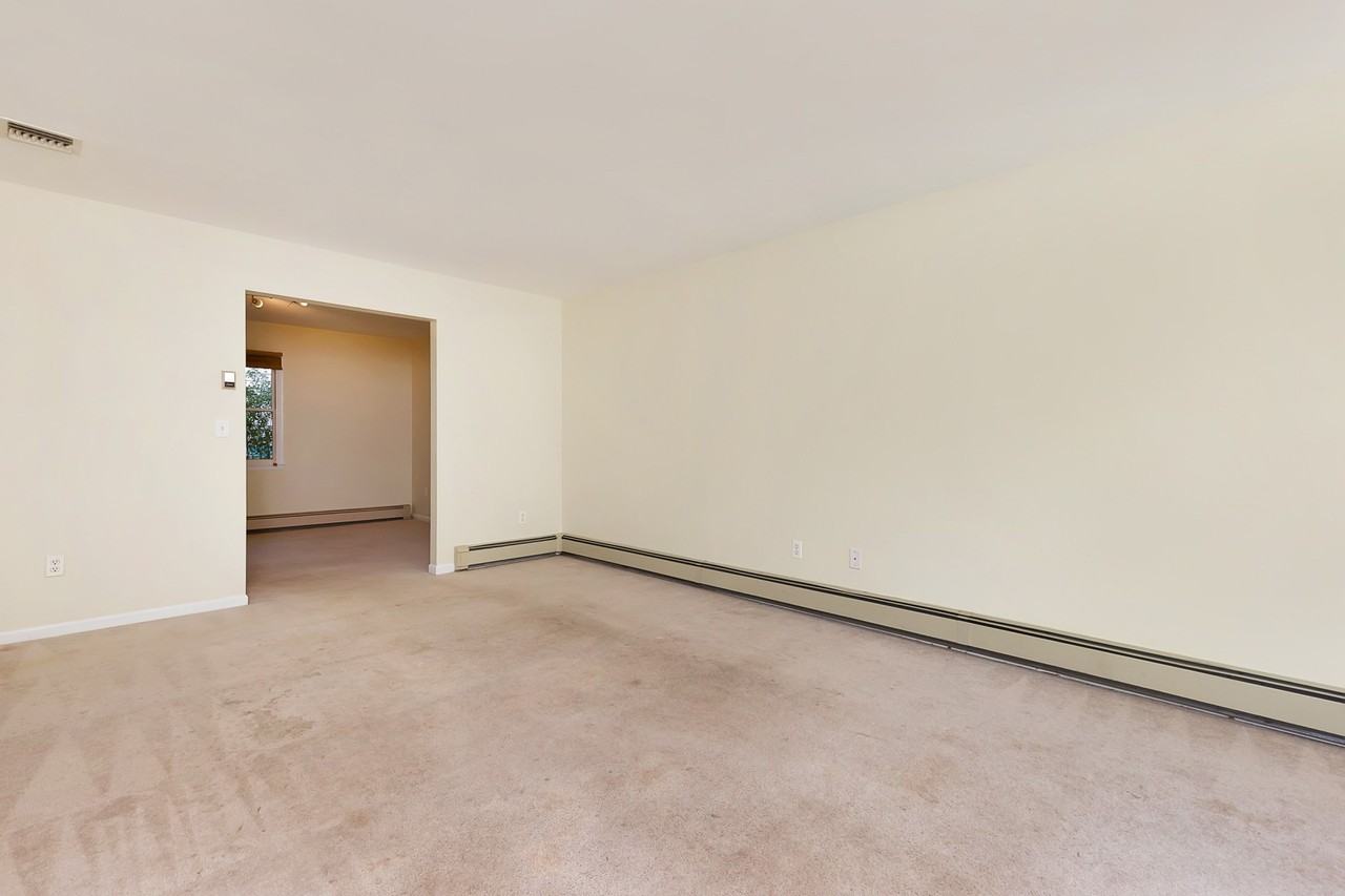 89 Mills Ave - Photo 3 of 21