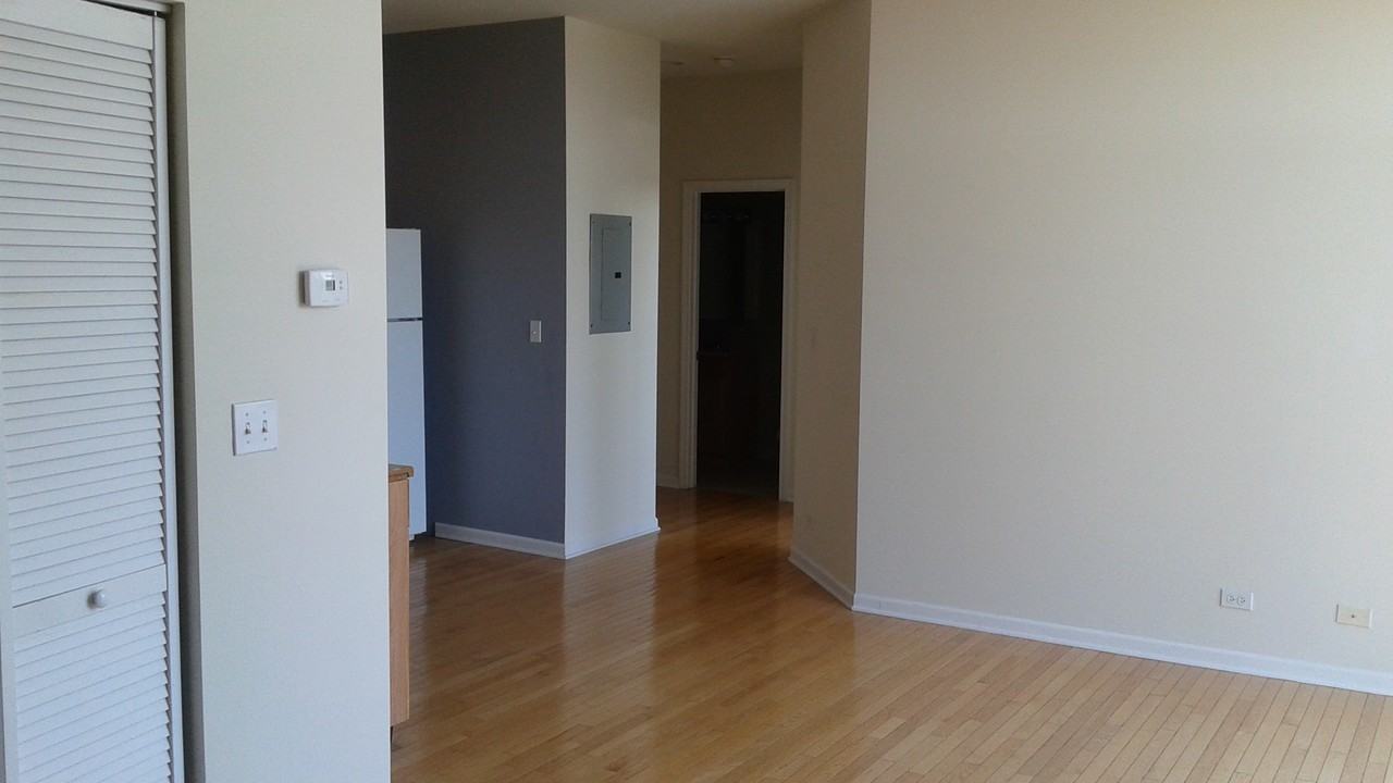 2451 W Howard St - Photo 2 of 7