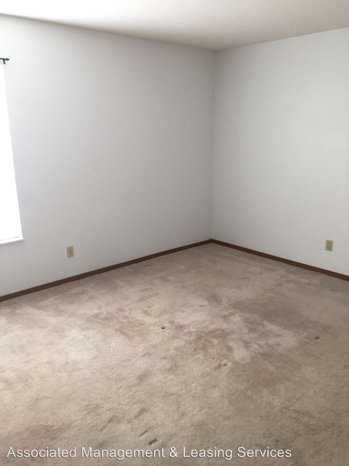 254 Carriage Ct - Photo 2 of 5