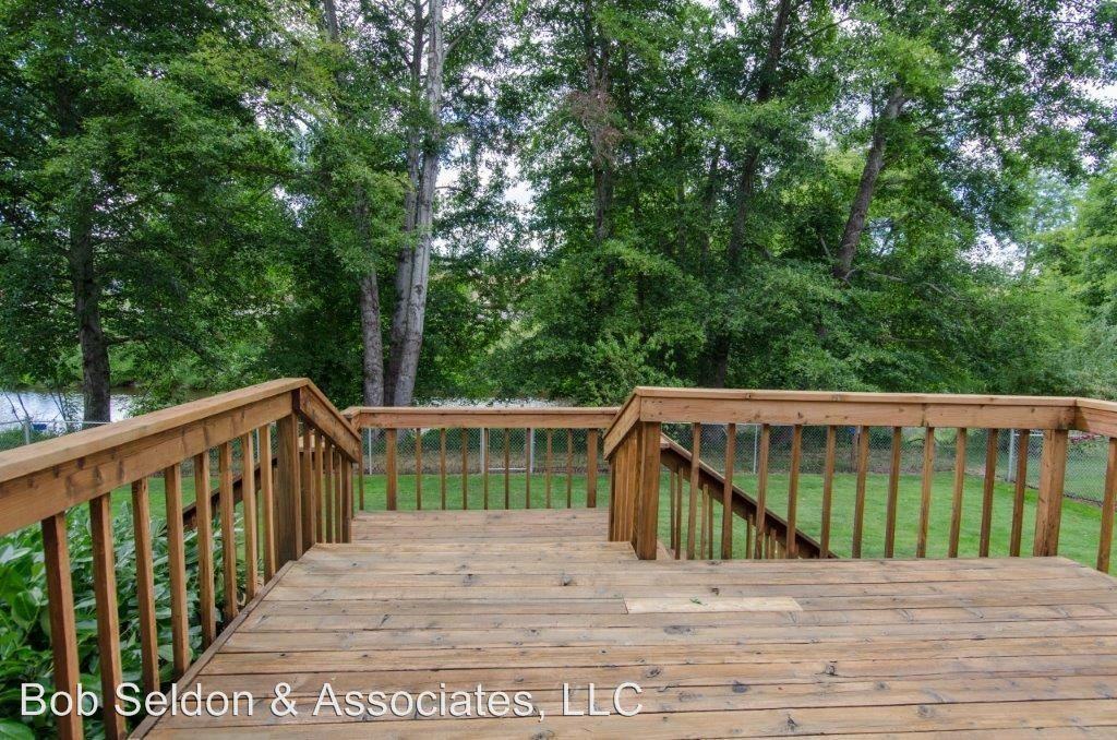 972 S Shasta Ave - Photo 2 of 21