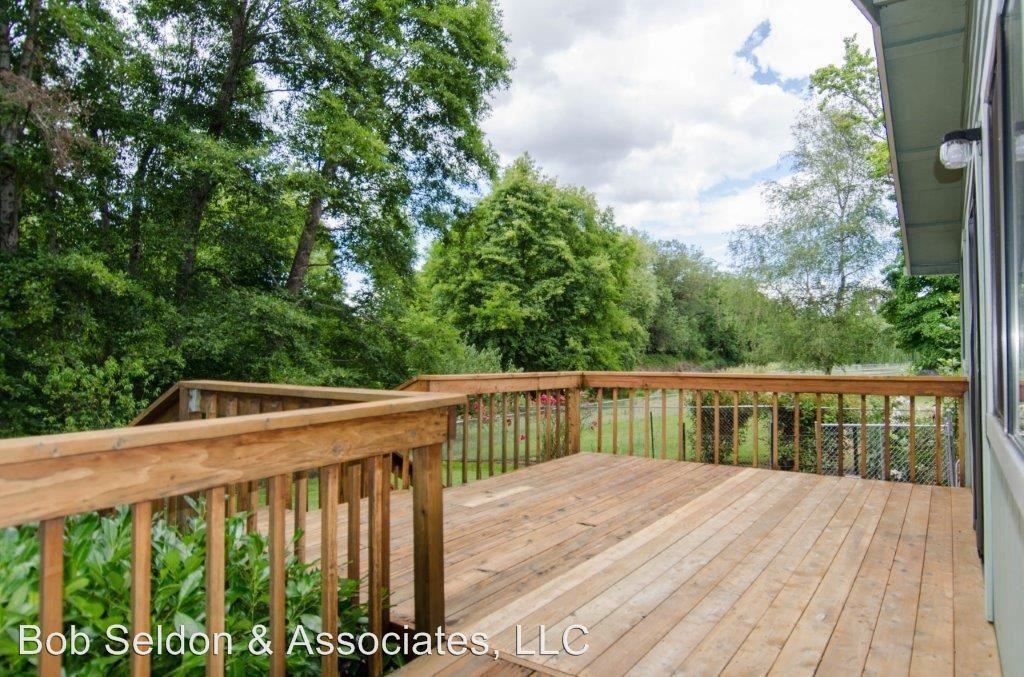 972 S Shasta Ave - Photo 3 of 21