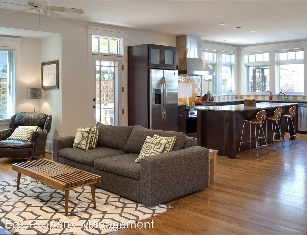 875 11th St - Photo 2 of 4