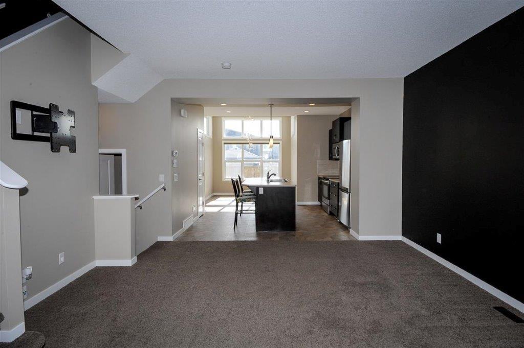 82 Walden Cres SE #82 - Photo 3 of 33