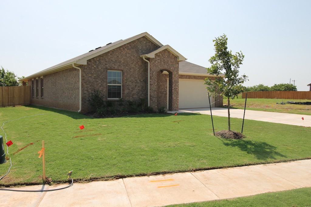 2420 Ressie Ln - Photo 2 of 35