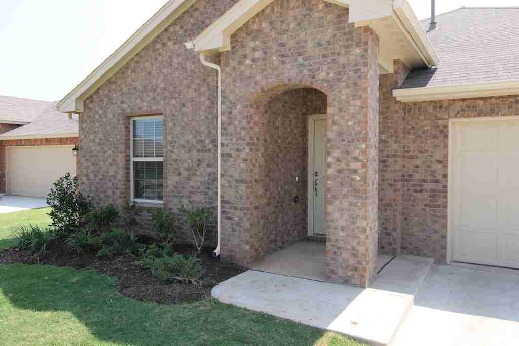 2420 Ressie Ln - Photo 3 of 35