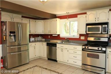 10315 Beaumont St - Photo 2 of 20