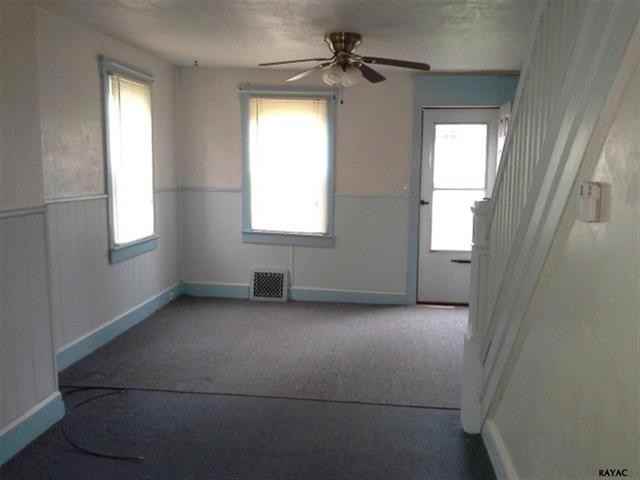 2425 Arlington St - Photo 2 of 10