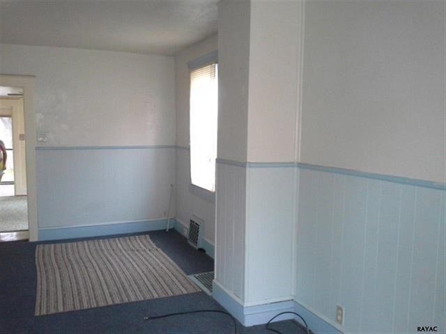 2425 Arlington St - Photo 3 of 10