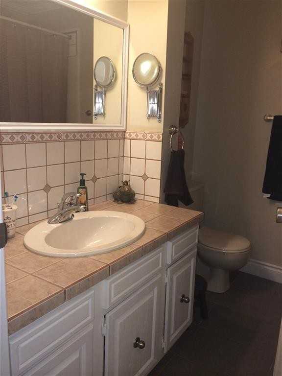 307 19 St - Photo 3 of 13