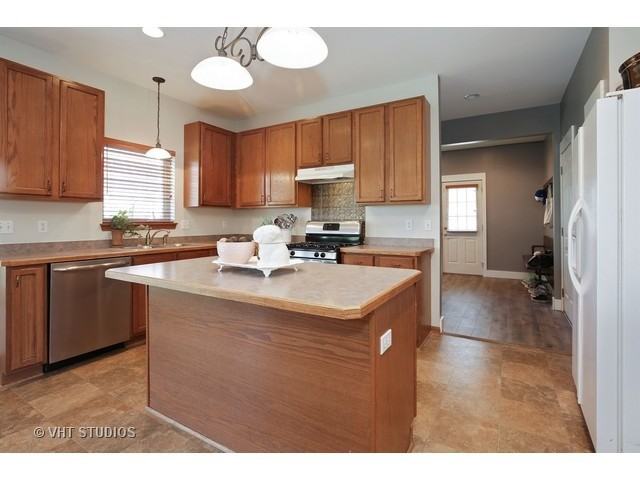 39W440 W Mallory Dr - Photo 2 of 25