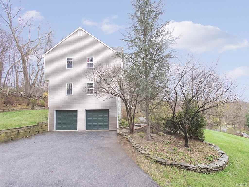 16 Enrico Dr - Photo 2 of 11