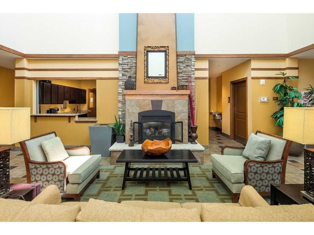 University Village Apartments on Colvin - Photo 3 of 17