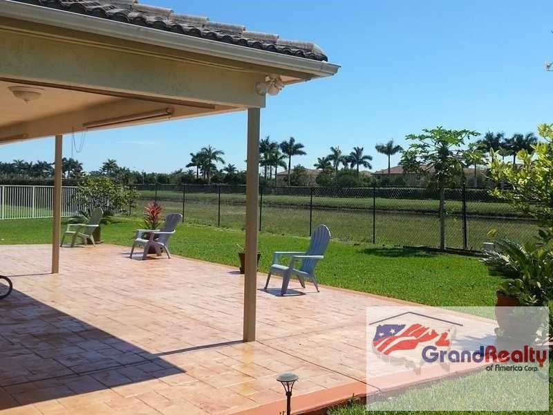 4698 Southwest 134th Avenue - Photo 3 of 10