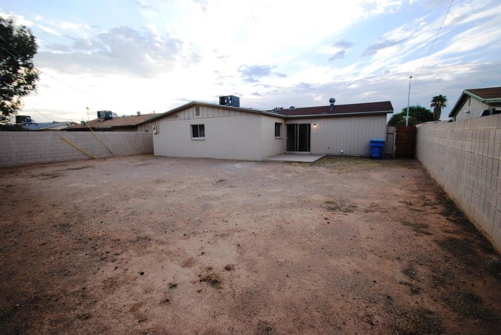 2208 N 48th Dr - Photo 2 of 11