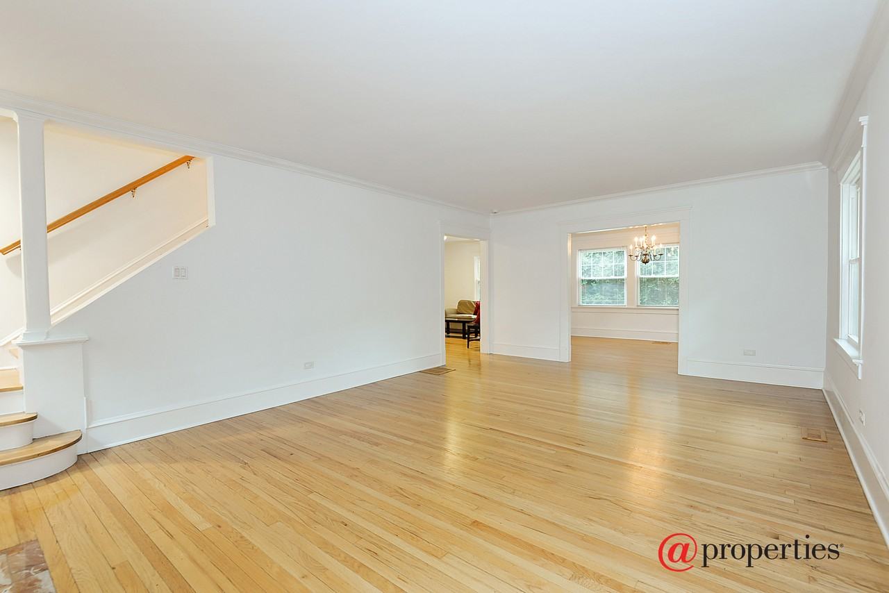 543 Oakdale Ave - Photo 3 of 15