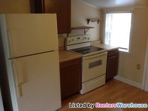 446 N Webster St - Photo 3 of 9