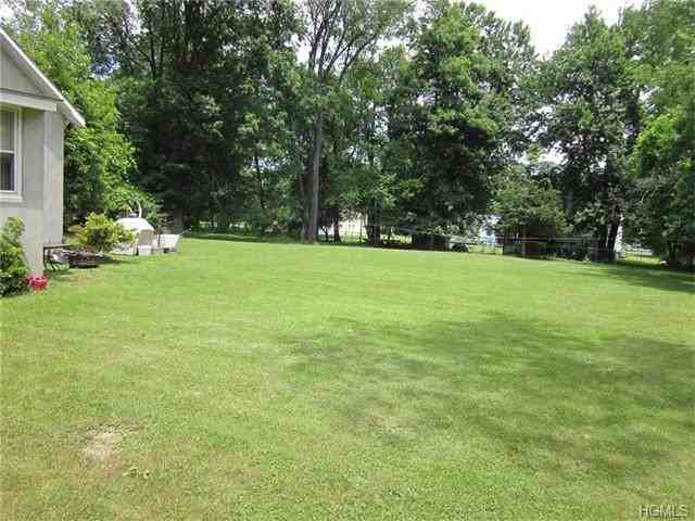 25 John St - Photo 3 of 4