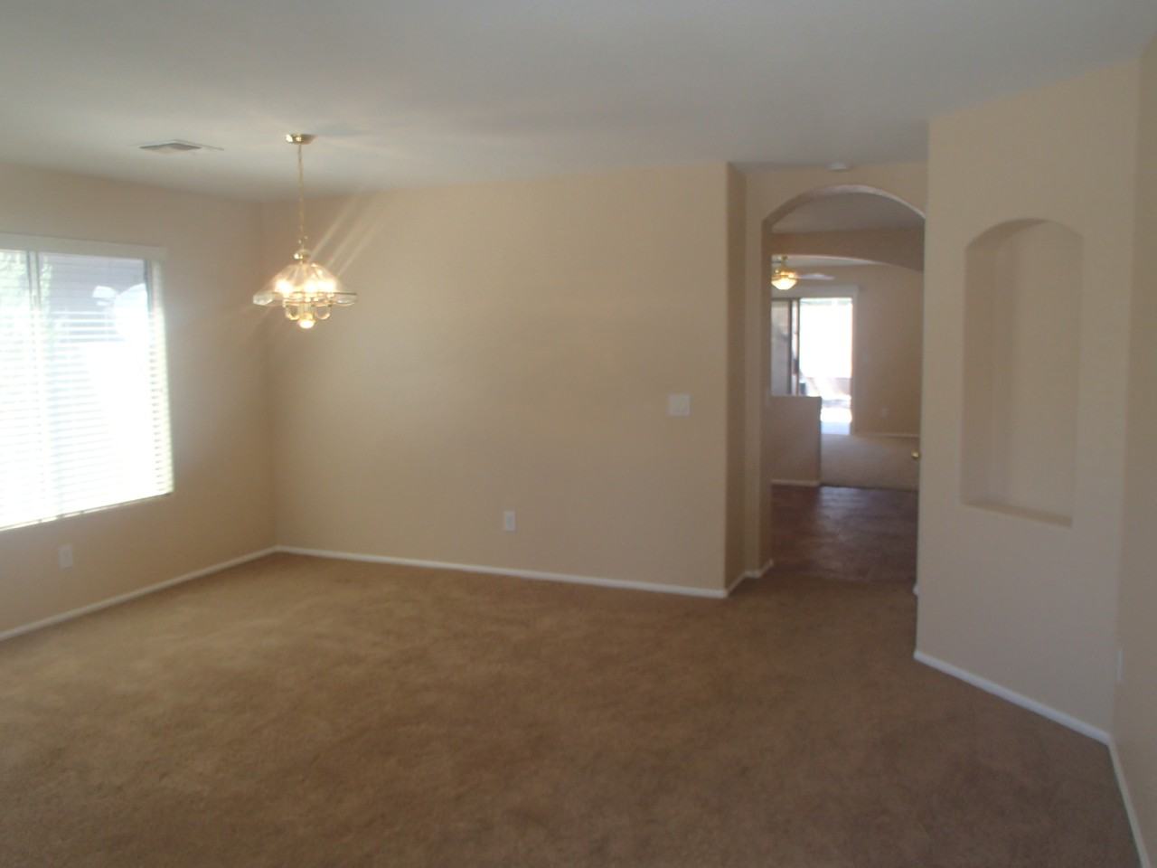 2518 W Bent Tree Dr - Photo 3 of 19