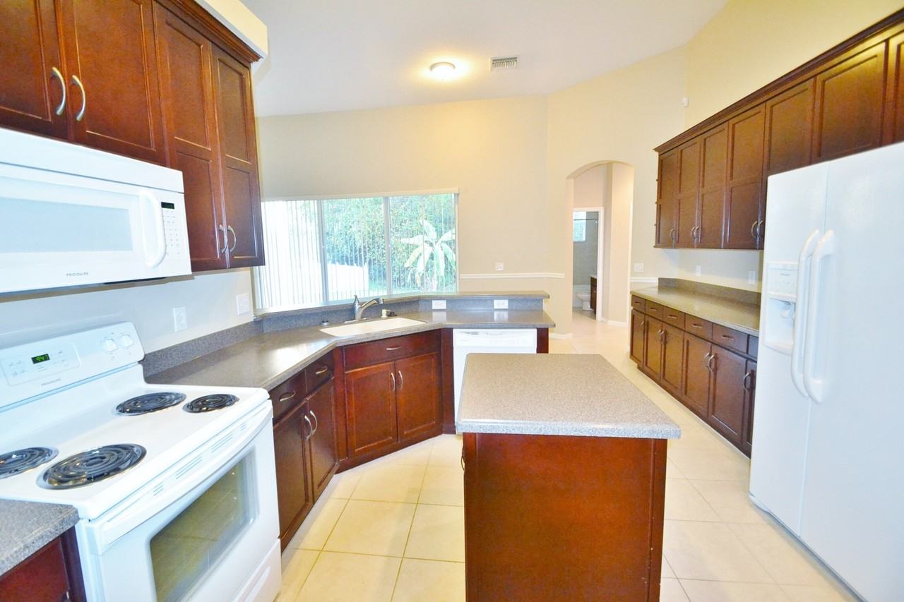 5952 Bramble Bush Ct - Photo 2 of 10