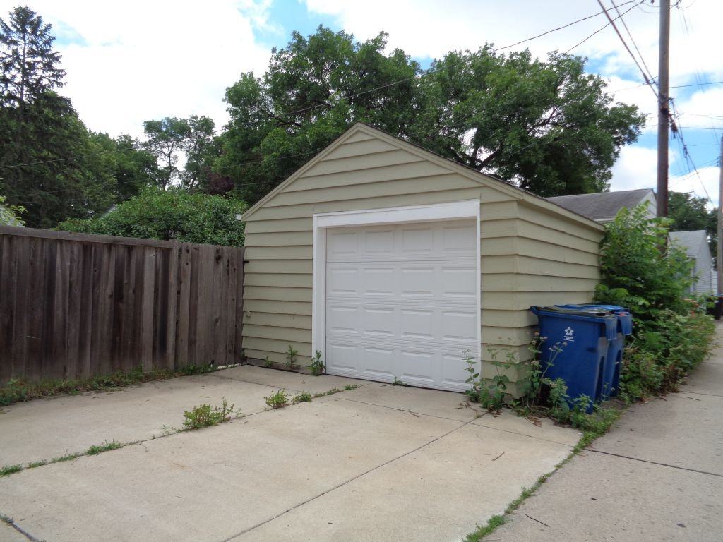 6908 Russell Ave S - Photo 2 of 9