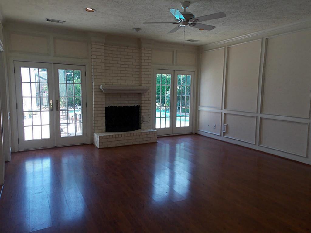 14915 Inverrary Dr - Photo 3 of 12