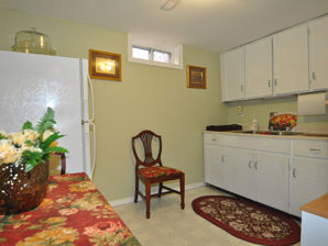 4424 Shelby Crescent - Photo 3 of 7